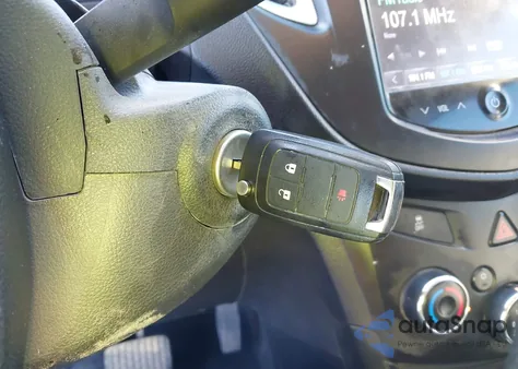 2015 Chevrolet Trax 1Ls z USA, uszkodzony, nr VIN KL7CJKSB2FB121644